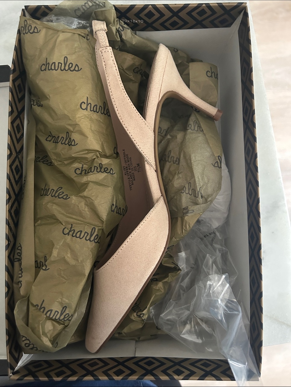 NIB Charles by Charles David Aliby Slingback Pump in Beige - Picture 4 of 6